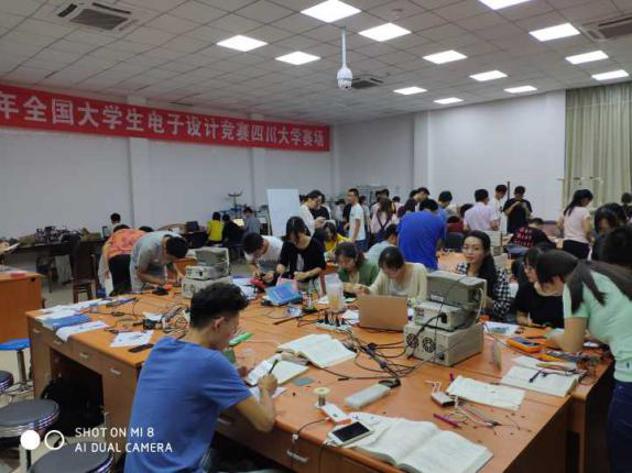 电子设计竞赛选拔场面