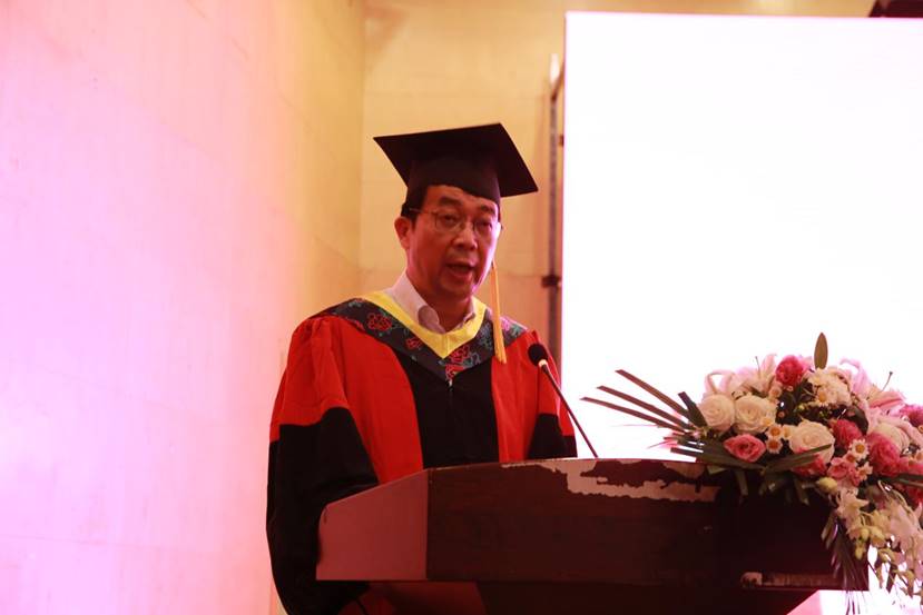 a漫
党委书记邰明松同志宣读《a漫
2019届四川省优秀毕业生、a漫
优秀毕业研究生名单》。