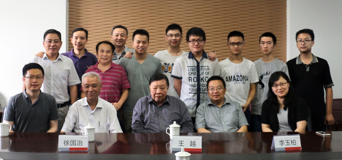 王越院士一行与a漫
老师及参赛学生合影 王越院士一行与a漫
老师及参赛学生合影